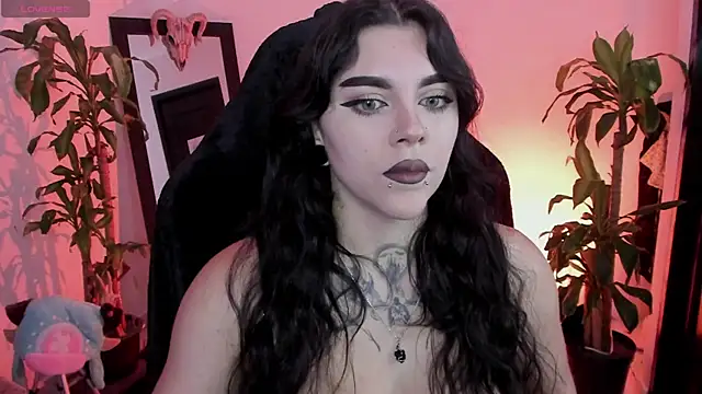 Snapshot of MissCharlottte_18 chatting on 15, 5, 2026 MissCharlottte 18 online show from 15, 5, 2026