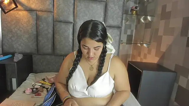 Snapshot of Ainoa_Ruiz chatting on 3, 6, 2026 Ainoa Ruiz online show from 3, 6, 2026