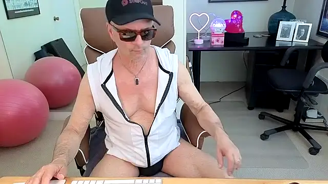 Snapshot of hotdadbod chatting on 12, 6, 2026 hotdadbod online show from 12, 6, 2026