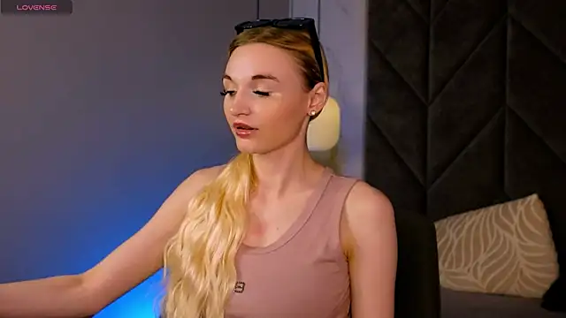 Snapshot of Mila__Lux chatting on 23, 5, 2026 Mila Lux online show from 23, 5, 2026