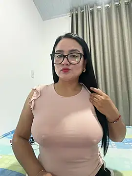 Snapshot of rousee69_ chatting on 28, 6, 2026 rousee69 online show from 28, 6, 2026