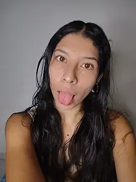 Snapshot of MelanyMo_on chatting on 25, 5, 2026 MelanyMo on online show from 25, 5, 2026
