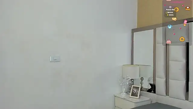 SophiaScottX online show from 25, 6, 2026