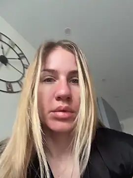 Snapshot of AnnaMist_ chatting on 25, 5, 2026 AnnaMist online show from 25, 5, 2026