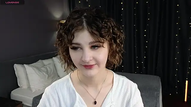 Snapshot of Kira__Fluffy chatting on 6, 6, 2026 Kira Fluffy online show from 6, 6, 2026