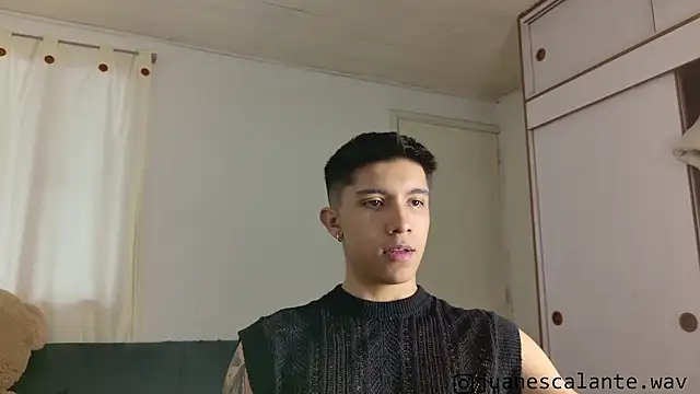 Snapshot of Thesaint_xxx chatting on 21, 5, 2026 Thesaint xxx online show from 21, 5, 2026