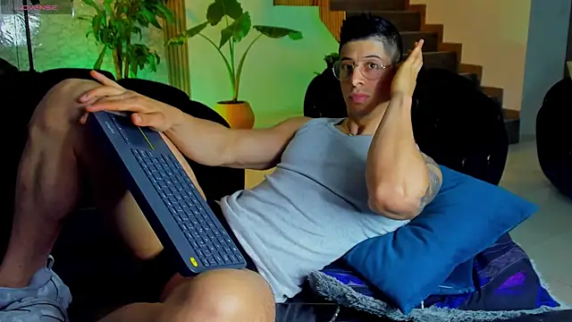 Snapshot of lukas_green11 chatting on 7, 6, 2026 lukas green11 online show from 7, 6, 2026