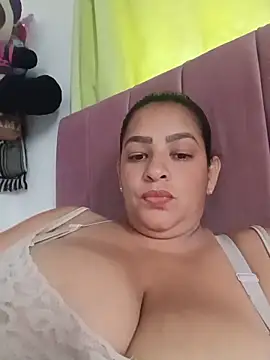 Snapshot of hugeboobs_zafiro chatting on 3, 6, 2026 hugeboobs zafiro online show from 3, 6, 2026