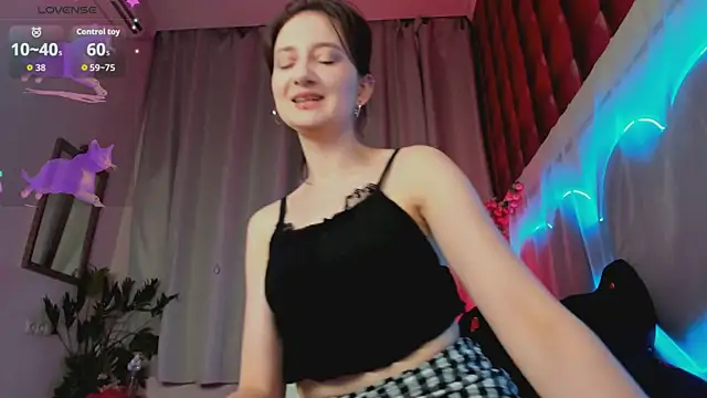 Snapshot of SummerLilaa chatting on 8, 6, 2026 SummerLilaa online show from 8, 6, 2026