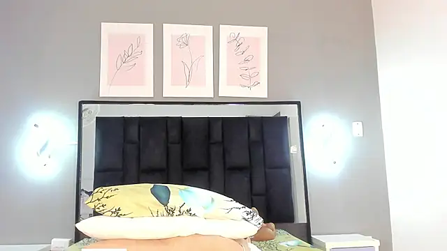 Snapshot of zoe_curvyy chatting on 5, 6, 2026 zoe curvyy online show from 5, 6, 2026