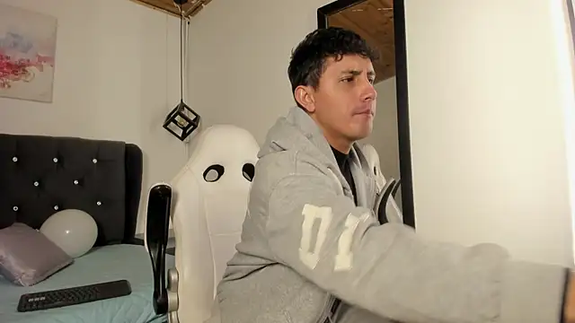 Snapshot of marcos_vieyra chatting on 15, 7, 2026 marcos vieyra online show from 15, 7, 2026