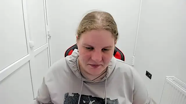 Snapshot of Bella_shyy_ chatting on 25, 6, 2026 Bella shyy online show from 25, 6, 2026