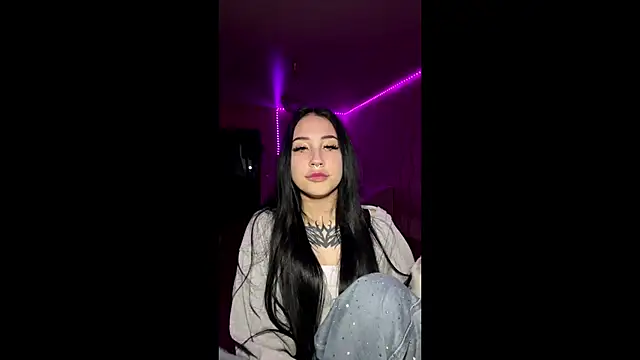 Greeneyedlauren online show from 17, 5, 2026