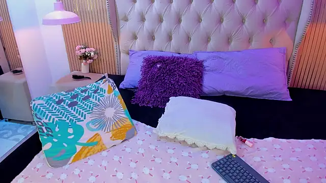 Snapshot of Violetaruizz chatting on 19, 5, 2026 Violetaruizz online show from 19, 5, 2026