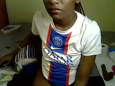 Snapshot of Pearl_petite chatting on 3, 7, 2026 Pearl petite online show from 3, 7, 2026