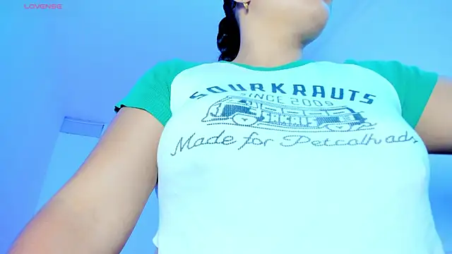 Snapshot of milkqueenboobs chatting on 13, 6, 2026 milkqueenboobs online show from 13, 6, 2026