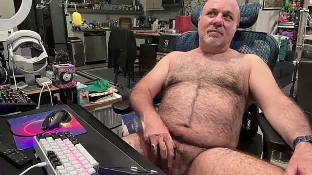 Snapshot of ThickBear chatting on 27, 5, 2026 ThickBear online show from 27, 5, 2026