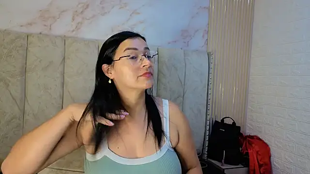 Snapshot of JuliaFerrer chatting on 17, 5, 2026 JuliaFerrer online show from 17, 5, 2026