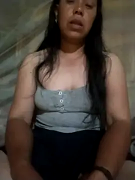 Snapshot of Shine-cute chatting on 17, 5, 2026 Shine-cute online show from 17, 5, 2026