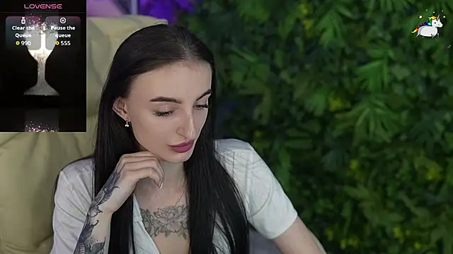 Snapshot of EmilyyMoon chatting on 27, 5, 2026 EmilyyMoon online show from 27, 5, 2026