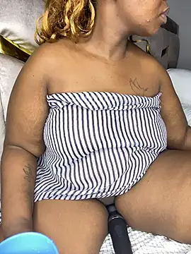 Snapshot of BIGMAMA011 chatting on 14, 7, 2026 BIGMAMA011 online show from 14, 7, 2026