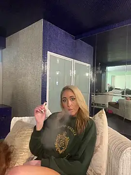 Snapshot of MirrorMia chatting on 19, 5, 2026 MirrorMia online show from 19, 5, 2026