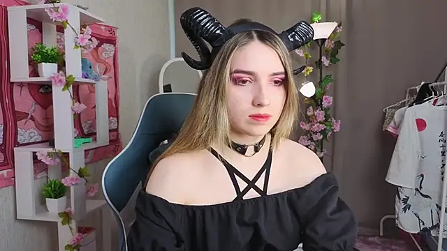 Snapshot of NocturneHuntress chatting on 24, 5, 2026 NocturneHuntress online show from 24, 5, 2026