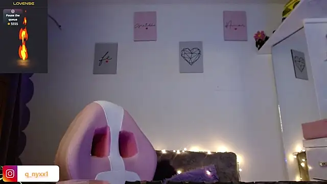 Queen Nyxx online show from 23, 7, 2026