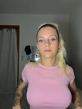 Snapshot of AnnaCherie chatting on 6, 6, 2026 AnnaCherie online show from 6, 6, 2026