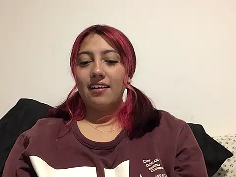 Emma Cut online show from 4, 6, 2026