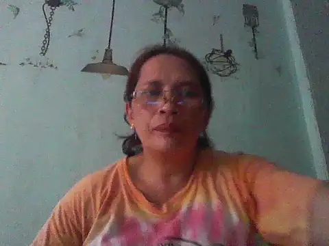 Snapshot of momshe2026 chatting on 19, 6, 2026 momshe2026 online show from 19, 6, 2026
