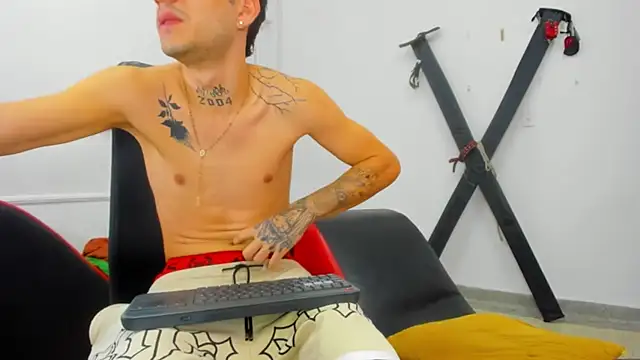 Snapshot of boy_max_latin chatting on 23, 5, 2026 boy max latin online show from 23, 5, 2026