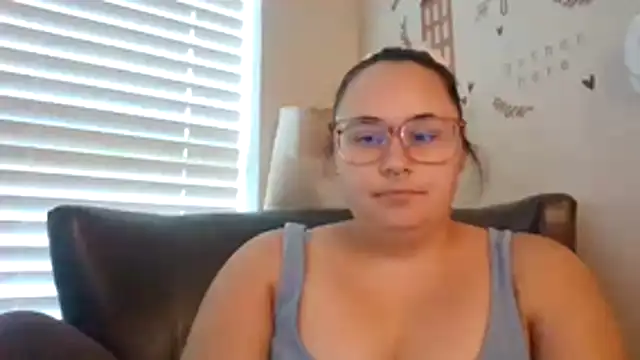 Snapshot of Midnight_Riott chatting on 4, 6, 2026 Midnight Riott online show from 4, 6, 2026