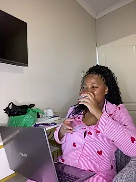 Snapshot of nothileenhle chatting on 29, 5, 2026 nothileenhle online show from 29, 5, 2026