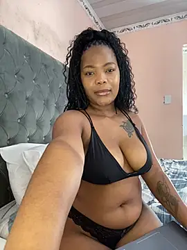 Snapshot of nothileenhle chatting on 5, 6, 2026 nothileenhle online show from 5, 6, 2026
