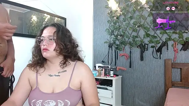 Snapshot of Big_Hard_Sofia chatting on 4, 6, 2026 Big Hard Sofia online show from 4, 6, 2026