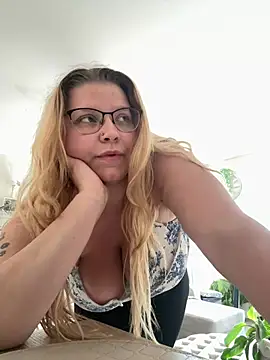 Snapshot of LucieLouBabe chatting on 12, 6, 2026 LucieLouBabe online show from 12, 6, 2026