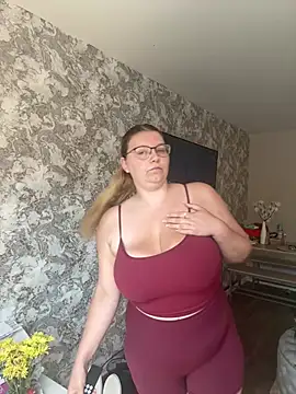 Snapshot of LucieLouBabe chatting on 7, 7, 2026 LucieLouBabe online show from 7, 7, 2026
