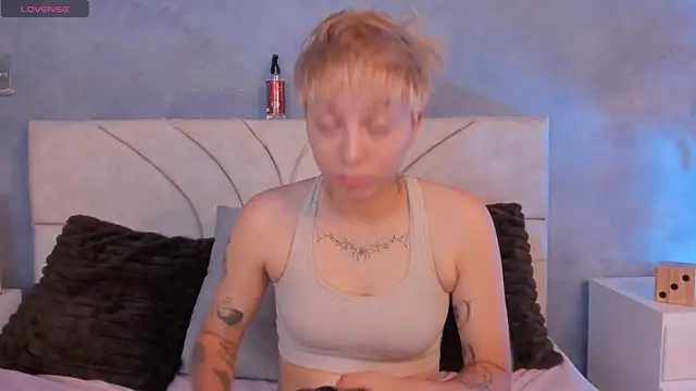 Snapshot of vane_grey chatting on 10, 7, 2026 vane grey online show from 10, 7, 2026