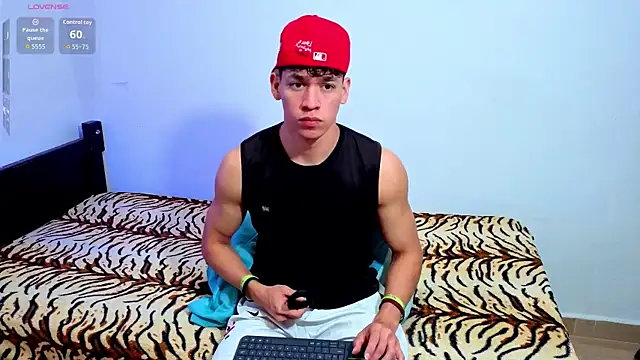 Snapshot of Luke_Muscle chatting on 13, 6, 2026 Luke Muscle online show from 13, 6, 2026