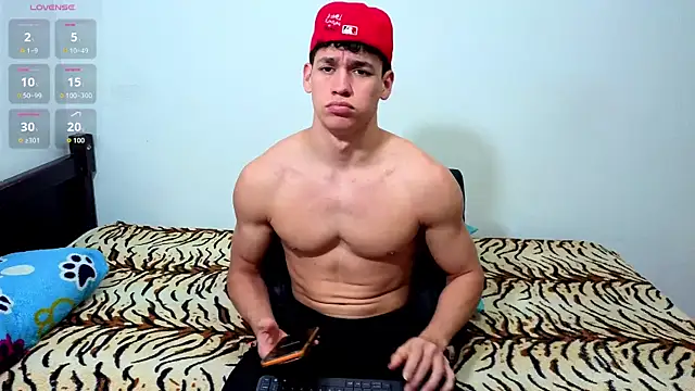 Snapshot of Luke_Muscle chatting on 23, 6, 2026 Luke Muscle online show from 23, 6, 2026