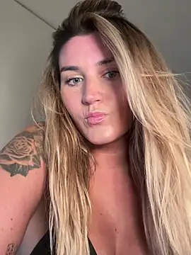 Snapshot of thebeachyblonde chatting on 15, 7, 2026 thebeachyblonde online show from 15, 7, 2026