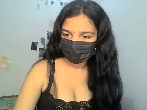 Snapshot of suzan_melly chatting on 22, 5, 2026 suzan melly online show from 22, 5, 2026
