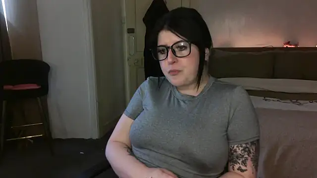 Snapshot of LucyLou31 chatting on 4, 7, 2026 LucyLou31 online show from 4, 7, 2026