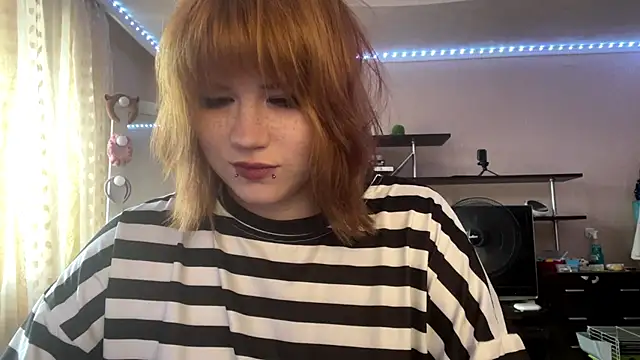 Snapshot of HelloKinki chatting on 22, 6, 2026 HelloKinki online show from 22, 6, 2026