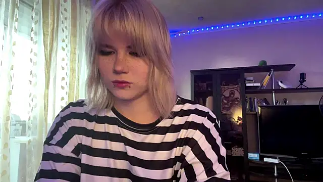 Snapshot of HelloKinki chatting on 1, 7, 2026 HelloKinki online show from 1, 7, 2026