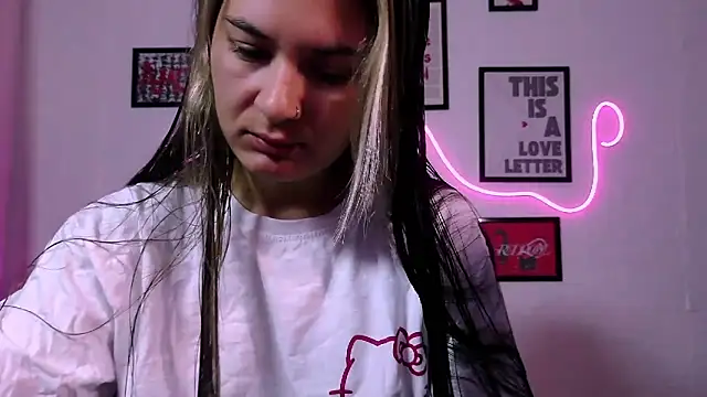 Snapshot of AlisaFrost chatting on 8, 6, 2026 AlisaFrost online show from 8, 6, 2026