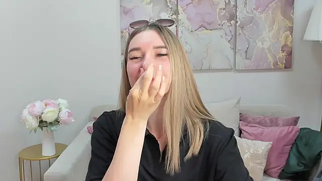 RoxyReignn online show from 18, 6, 2026