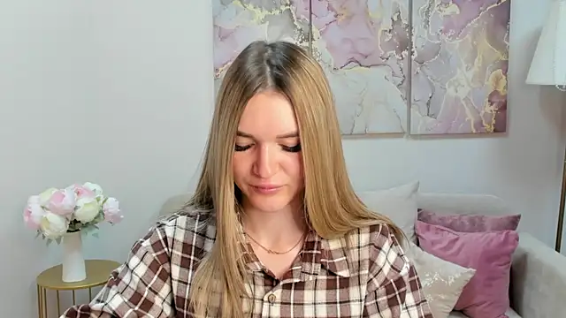 RoxyReignn online show from 24, 6, 2026