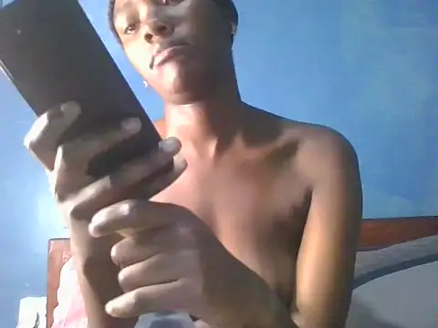 Snapshot of Petite-divaa chatting on 4, 6, 2026 Petite-divaa online show from 4, 6, 2026